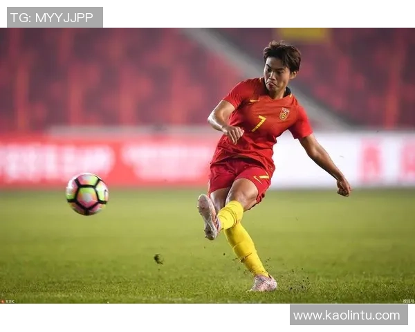 腿细却实力不凡的足球明星们展现独特魅力与风采 腿细却实力不凡的足球明星们展现独特魅力与风采