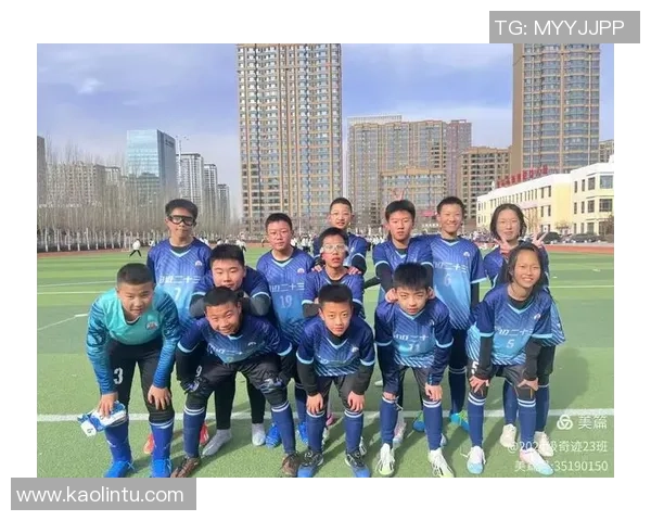 青春风采与足球梦足球明星们的年轻颜值大揭秘